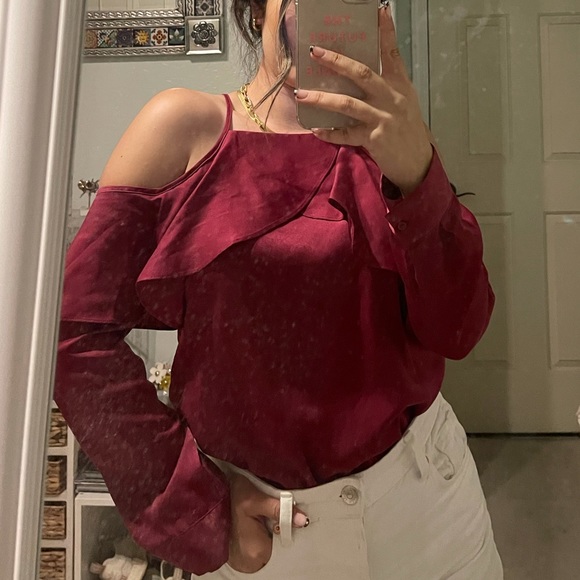 Wine 100% polyester long sleeve cut off shoulders. - Picture 4 of 4